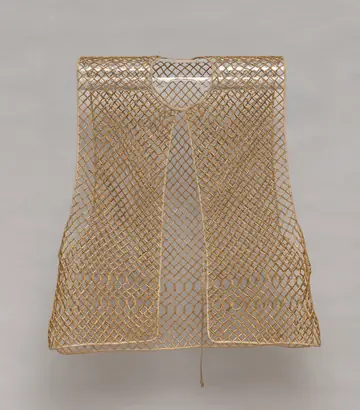 Dokumentasi museum Sleeveless garment. Nama pembuat belum tercantum pada daftar atribusi museum.