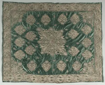Dokumentasi museum Gold-Thread Embroidered Cover. Nama pembuat belum tercantum pada daftar atribusi museum.