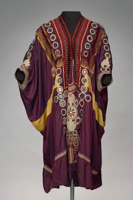 Dokumentasi museum Garment. Nama pembuat belum tercantum pada daftar atribusi museum.