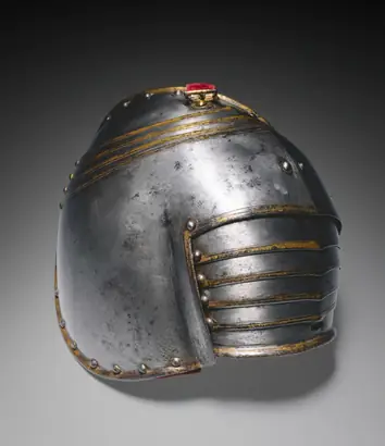 Dokumentasi museum Pauldron for Right Shoulder. Nama pembuat belum tercantum pada daftar atribusi museum.