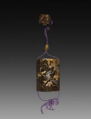 Dokumentasi museum Inro (Case) with Squirrels in Grapevines. Nama pembuat belum tercantum pada daftar atribusi museum.