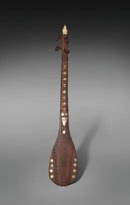 Dokumentasi museum Tanbūr. Nama pembuat belum tercantum pada daftar atribusi museum.
