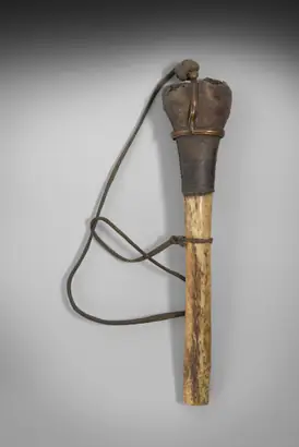 Dokumentasi museum Thighbone Trumpet. Nama pembuat belum tercantum pada daftar atribusi museum.