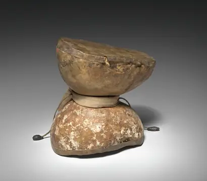 Dokumentasi museum Ritual Drum (damaru). Nama pembuat belum tercantum pada daftar atribusi museum.