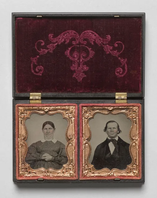 Dokumentasi “Husband and Wife”; Two ambrotypes with hand-tinting. Cleveland Museum of Art.