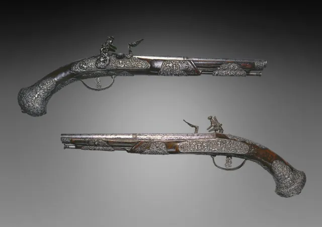 Dokumentasi “Pair of Flintlock Pistols”; steel, chiseled decoration with walnut stock. Cleveland Museum of Art.