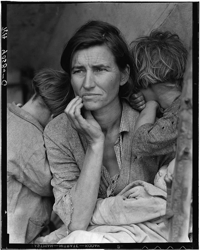 Migrant Mother, Maret 1936 — digitalisasi negatif yang telah diretus; LC-USF34-009058-C, Library of Congress.